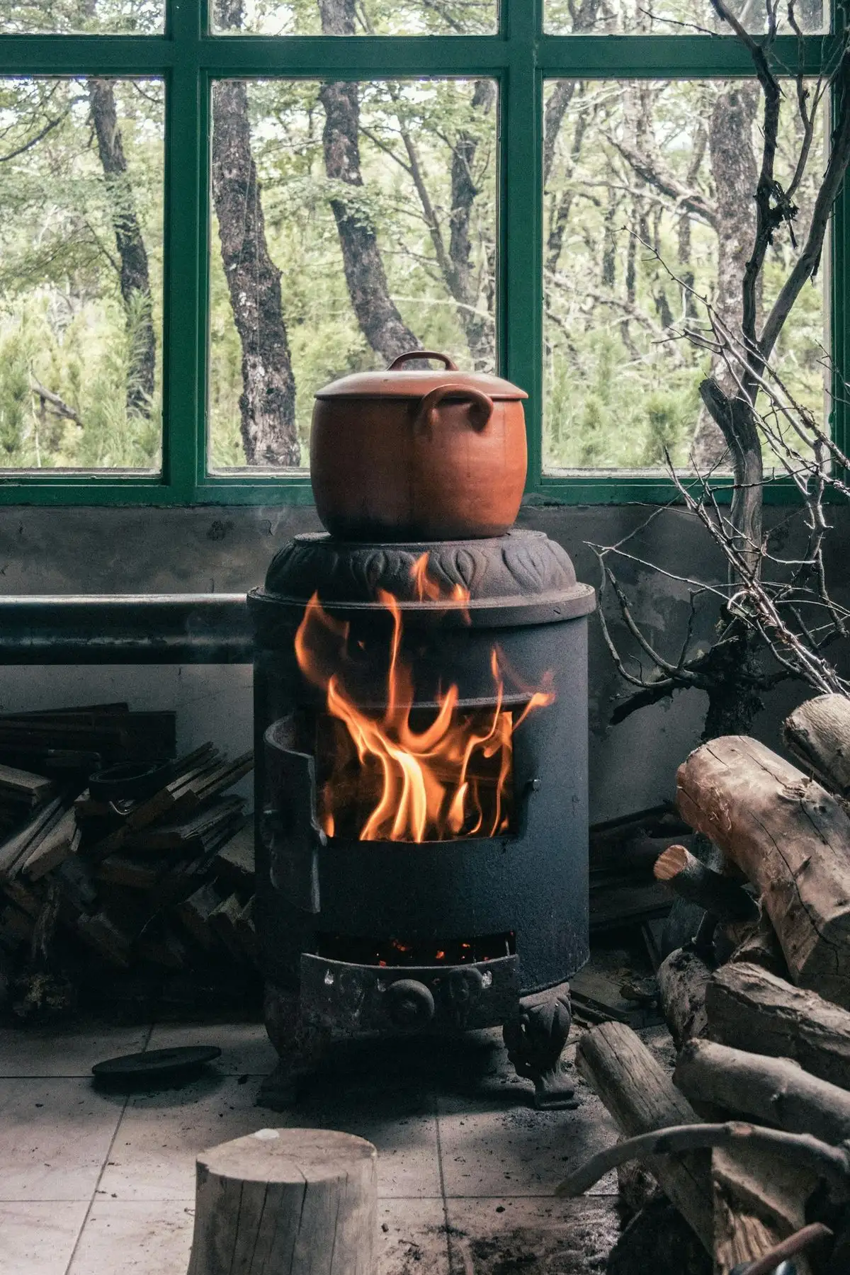 A clay pot going over the coal stove